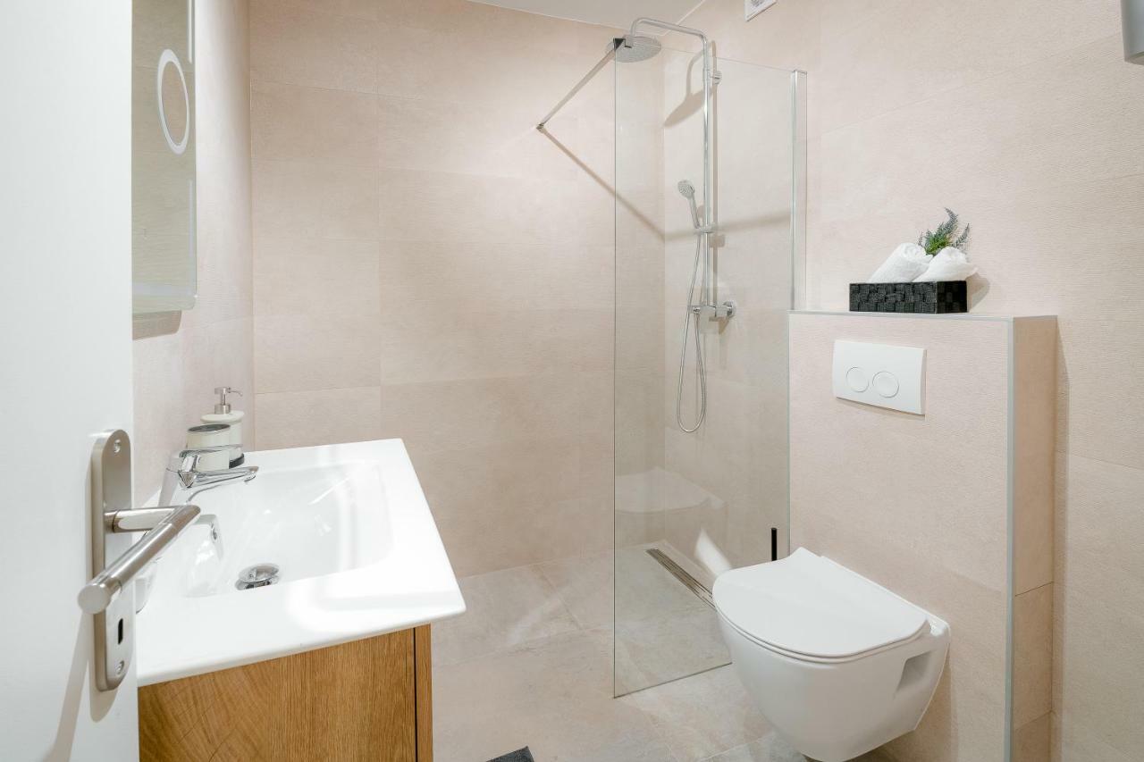 Apartments And Rooms Daisy Spalato Esterno foto